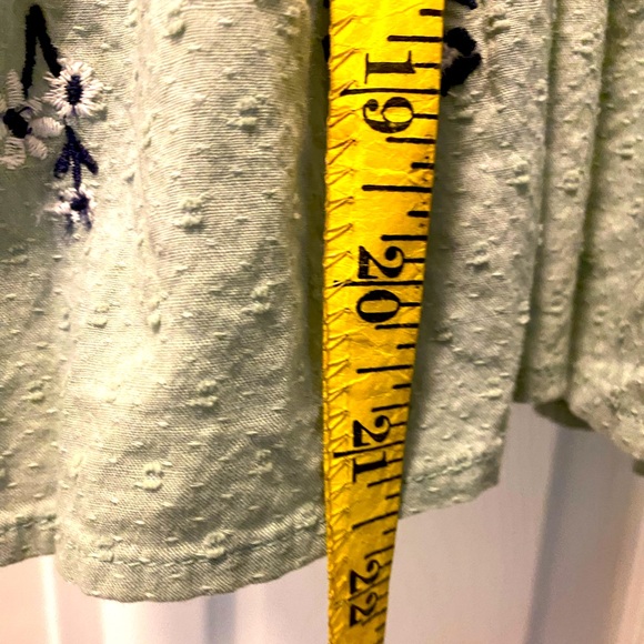 UNIVERSAL THREAD LIGHT GREEN EMBROIDERED BALLOON SLEEVE PEPLUM TOP - SIZE LRG - Picture 12 of 12